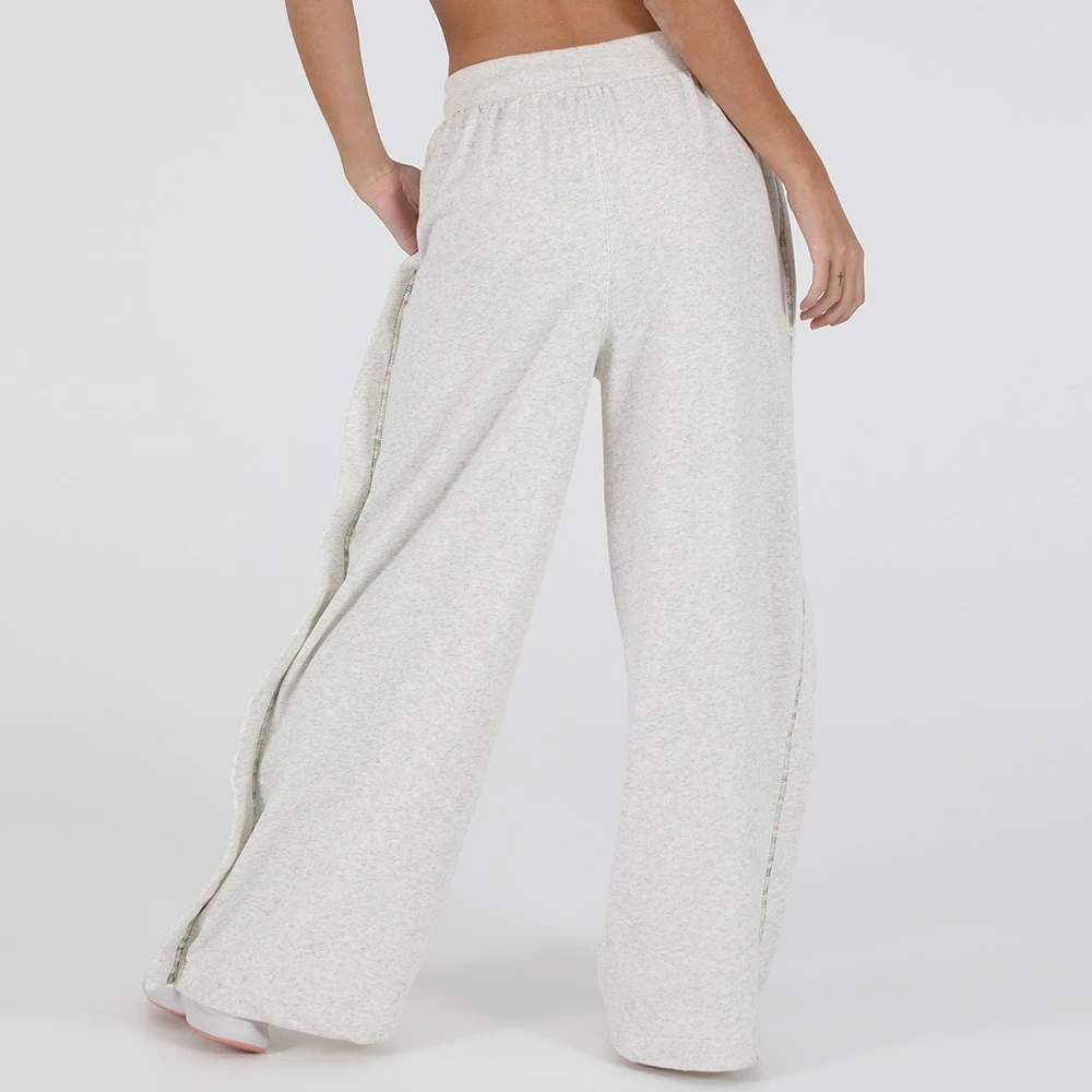 Γυναικείο παντελόνι φόρμας NIKE NSW PANT EARTH DAY FT μπεζ 3 Γυναικείο παντελόνι φόρμας NIKE NSW PANT EARTH DAY FT μπεζ - Image 3