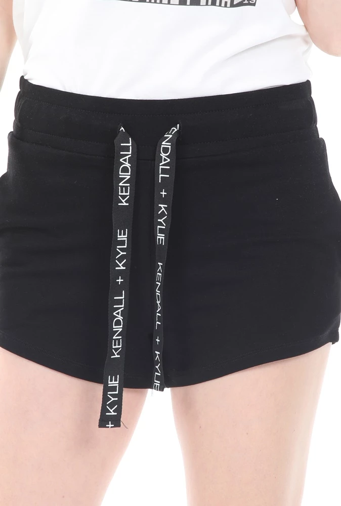 Γυναικείο σορτς KENDALL + KYLIE BASIC LOGO μαύρο 4 Γυναικείο σορτς KENDALL + KYLIE BASIC LOGO μαύρο - Image 4