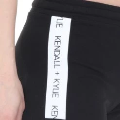 Γυναικείο σορτς KENDALL + KYLIE LOGO STRIPE μαύρο -DealsΠαντελόνια Store 1811133.0 0071 4 kendall kylie γυναικείο σορτς kendall kylie logo stripe μαύρο x1000