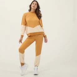 KENDALL+KYLIE Γυναικείο παντελόνι φόρμας KENDALL + KYLIE κίτρινο -DealsΠαντελόνια Store 1825940.0 e4e6 4 kendallkylie γυναικείο παντελόνι φόρμας kendall kylie κίτρινο x1000