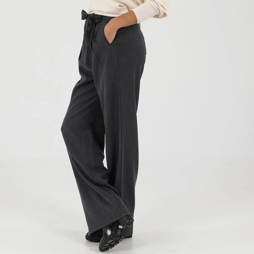 Γυναικεία παντελόνα ATTRATTIVO γκρι ριγέ 2 Γυναικεία παντελόνα ATTRATTIVO γκρι ριγέ - Image 2