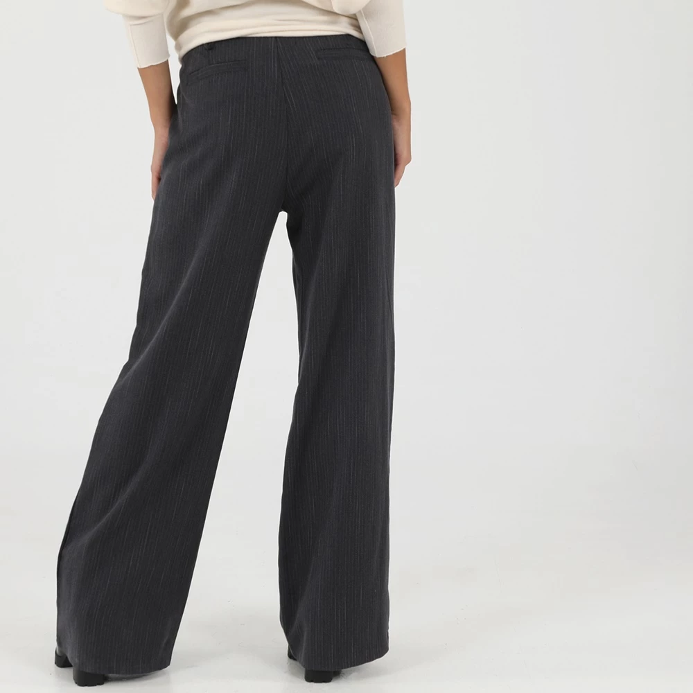 Γυναικεία παντελόνα ATTRATTIVO γκρι ριγέ 3 Γυναικεία παντελόνα ATTRATTIVO γκρι ριγέ - Image 3