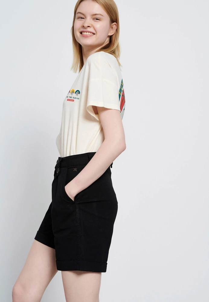 Γυναικεία βερμούδα Chino FUNKY BUDDHA Essential μαύρη 4 Γυναικεία βερμούδα Chino FUNKY BUDDHA Essential μαύρη - Image 4