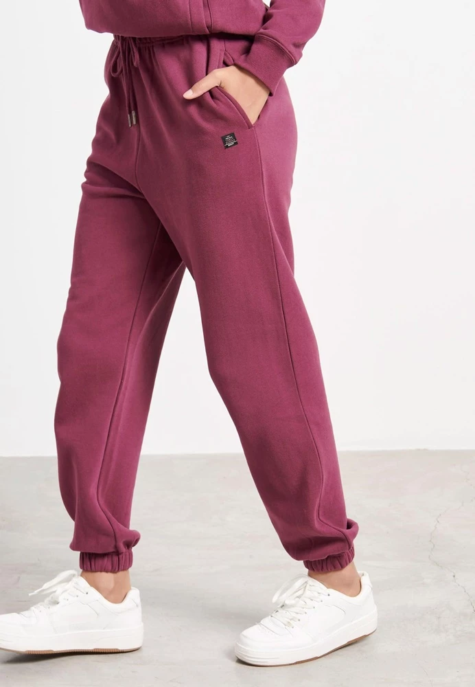 Γυναικείο παντελόνι φόρμας FUNKY BUDDHA μοβ 3 Γυναικείο παντελόνι φόρμας FUNKY BUDDHA μοβ - Image 3