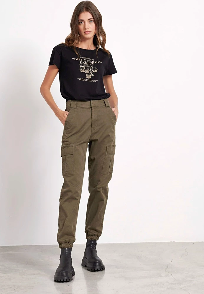 Γυναικείο Cargo παντελόνι FUNKY BUDDHA Comfort-stretch χακί 1 Γυναικείο Cargo παντελόνι FUNKY BUDDHA Comfort-stretch χακί