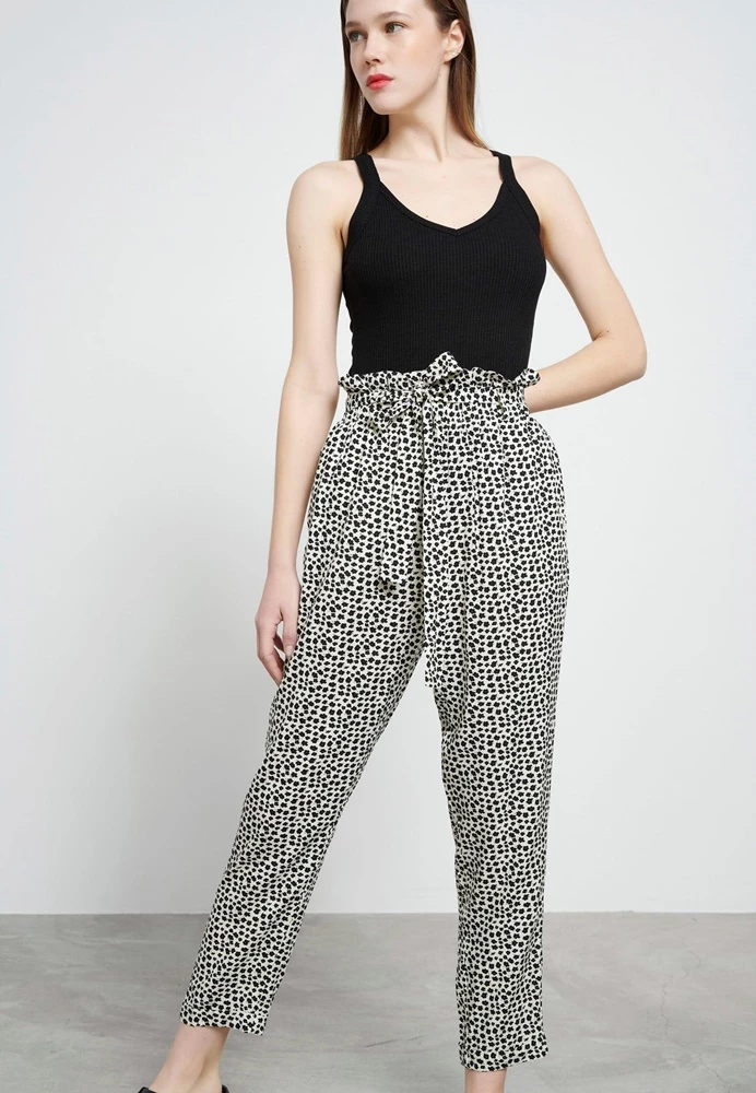 Γυναικείο Casual παντελόνι FUNKY BUDDHA λευκό Floral 2 Γυναικείο Casual παντελόνι FUNKY BUDDHA λευκό Floral - Image 2